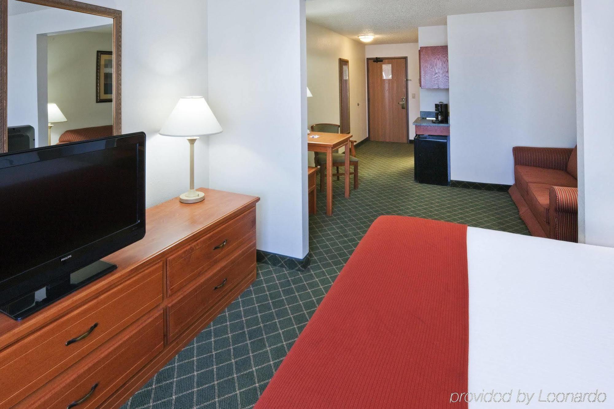 Holiday Inn Express Hotel & Suites Chickasha By Ihg Kamer foto